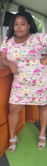 Women's Sweetheart Short Sleeve Midi Dress - Picture 2 of 2